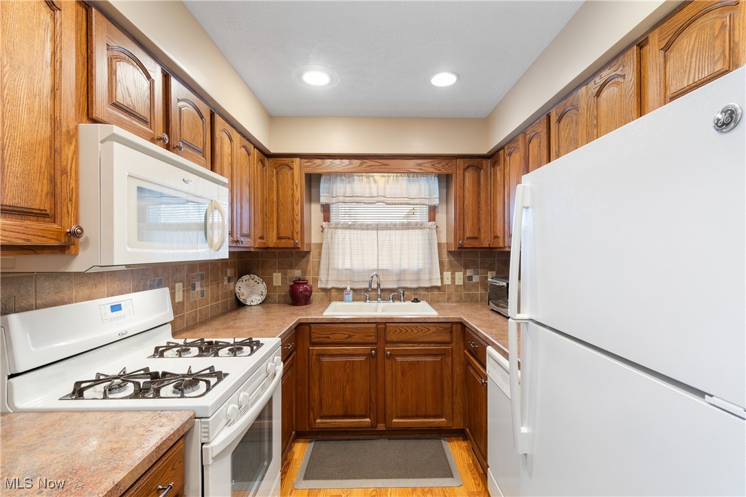 447 Center Road, Bedford, Ohio image 9