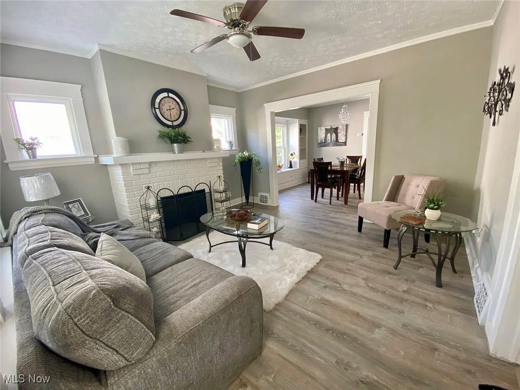 Lakewood, Ohio 44107, United States, 4 Bedrooms Bedrooms, ,1 BathroomBathrooms,Residential,Pending,8383