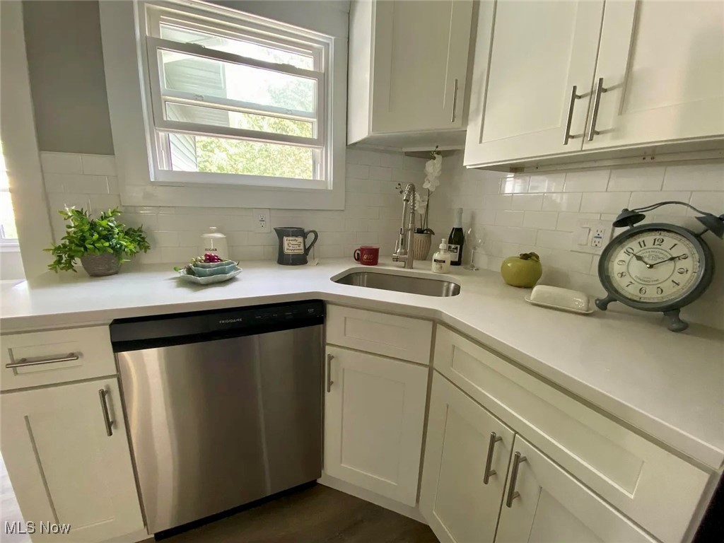 Lakewood, Ohio 44107, United States, 4 Bedrooms Bedrooms, ,1 BathroomBathrooms,Residential,Pending,8383