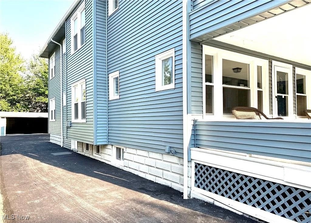 Lakewood, Ohio 44107, United States, 4 Bedrooms Bedrooms, ,1 BathroomBathrooms,Residential,Pending,8383