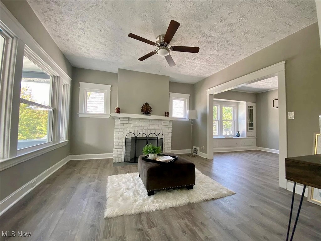 Lakewood, Ohio 44107, United States, 4 Bedrooms Bedrooms, ,1 BathroomBathrooms,Residential,Pending,8383