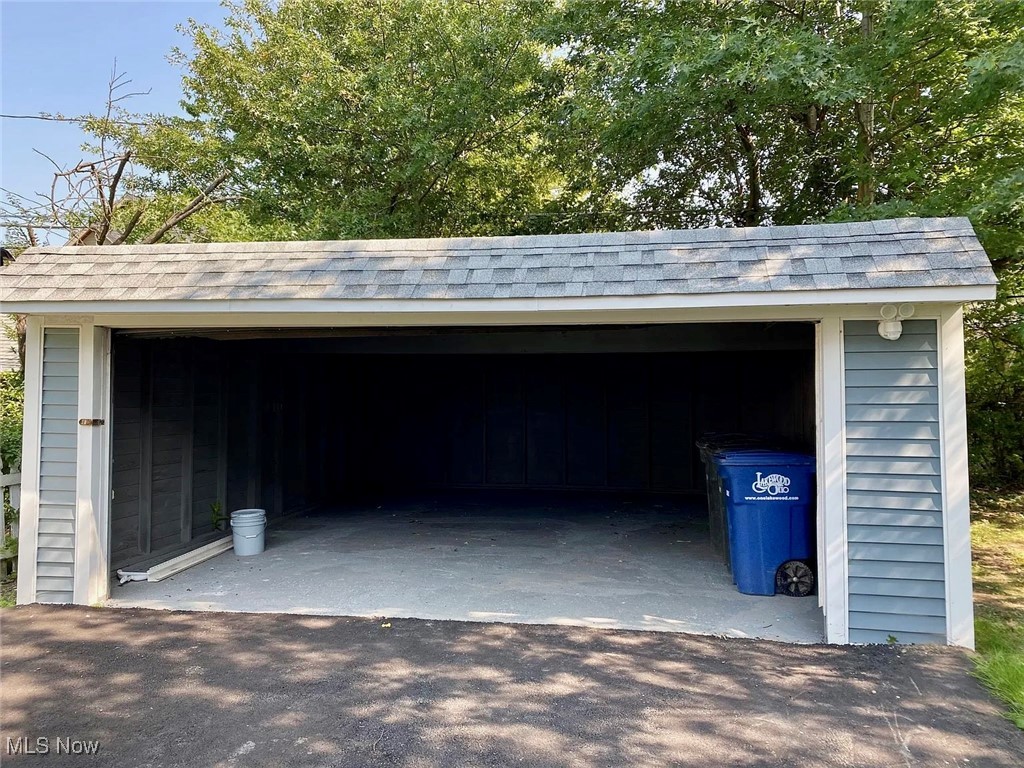 Lakewood, Ohio 44107, United States, 4 Bedrooms Bedrooms, ,1 BathroomBathrooms,Residential,Pending,8383