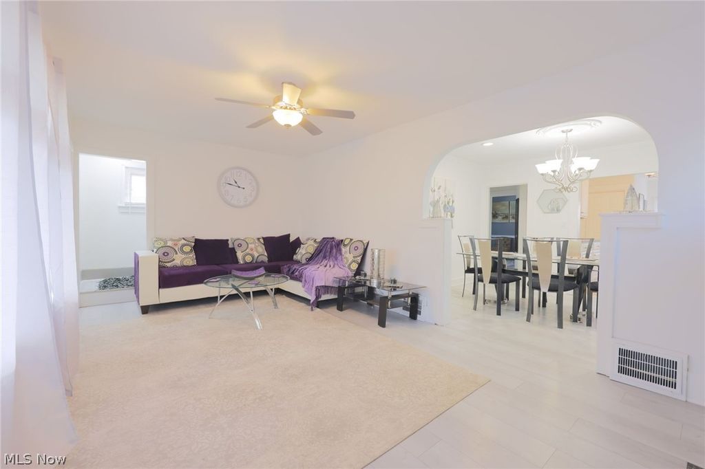 Photo of 6502 Farnsworth Drive, Parma, OH 44129 (MLS # 5196144)