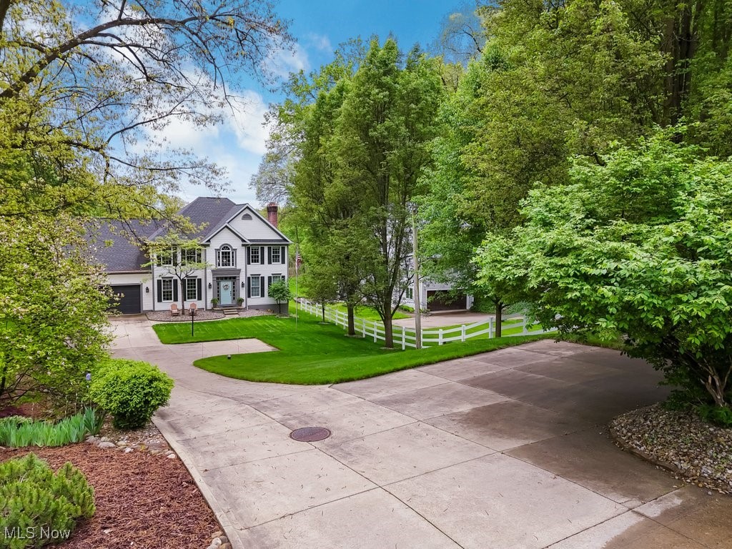 Fully updated with access to MAIN CHAIN PLX - 2 DOCKS - City of Green / Turkeyfoot
Heights (HOA w/ lake front park!) Endless amenities accompany the updated, transitional style of finishes that make this feel like a year round retreat and inviting gathering place. Join the lakefront community while enjoying quiet space, highly rated public schools,
and years of loving homeownership that shows! Kitchen & primary suite updates by Shultz Design & Construction - Bright
rooms drenched with sunlight on all 3 levels! - 4 bed / 3.5 bath including massive primary suite w/ fireplace and well
oversized walk-in closet. Full walkout basement provides additional entertaining space and 2nd private office (additional
on main level). All new major mechanicals under 5 years old: roof, HVAC, water heater, water softener, well pump, all
pool equipment. HOA includes lakefront park w/ access for racquet sports, basketball, pavilion, and swimming! This place
truly has it all and just feels like HOME!