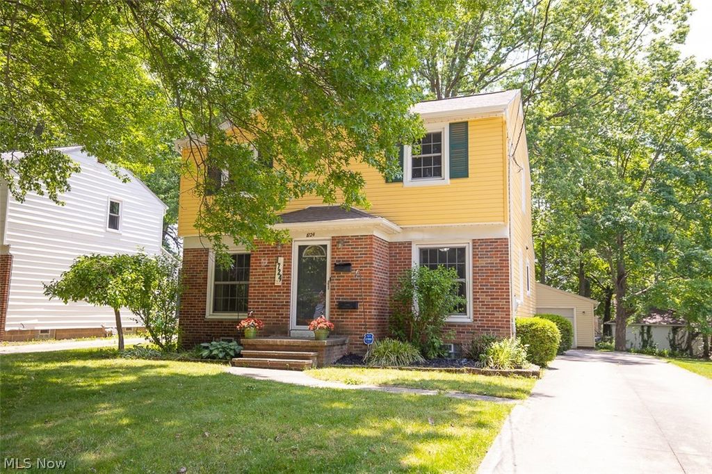 Photo of 1724 Wiltshire Road, Akron, OH 44313 (MLS # 5218484)