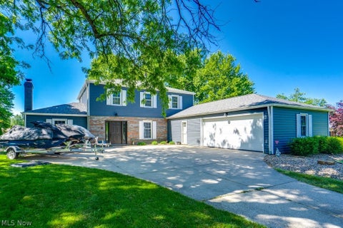 Photo of 339 S Park Drive, Aurora, OH 44202 (MLS # 5216821)