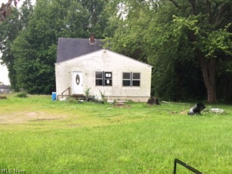 This home has land, close to Inter State 76, close to Lake Milton and the state park. There is a large building on the property with 2-floors that can be used for storage, or as a barn. This home has space 1800sq ft and enclosed porch, 3-bedrooms, and a full bath.