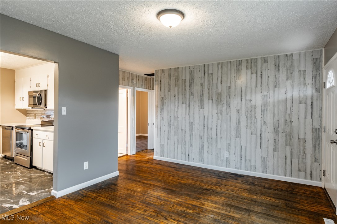 R R De Bussey Adn - Residential