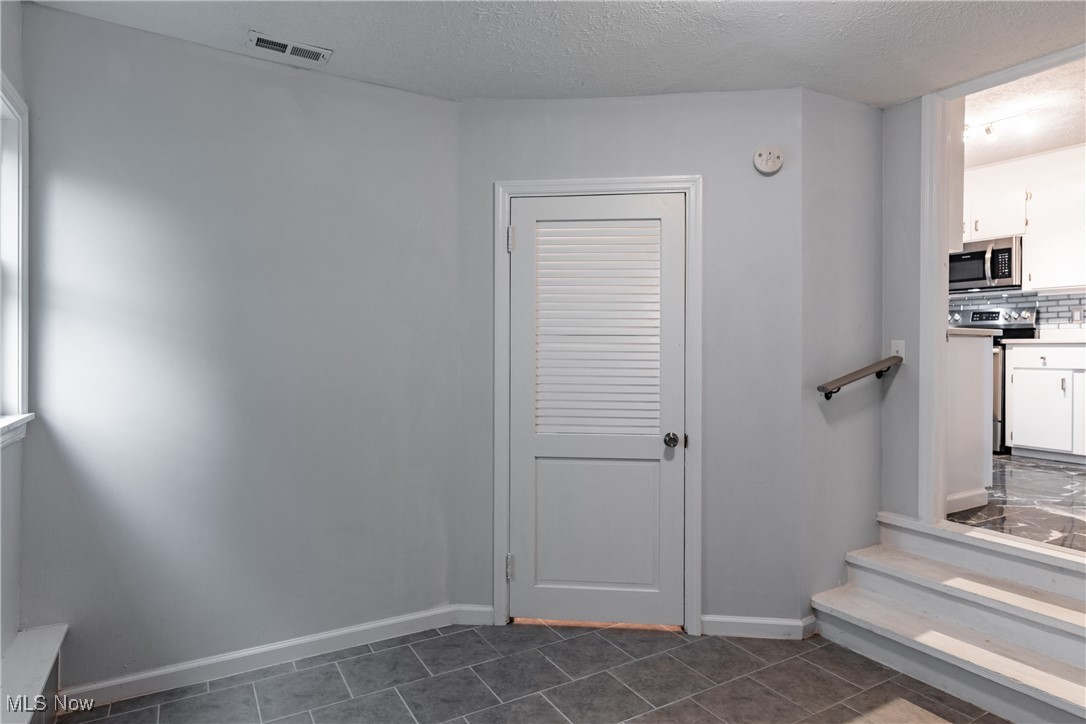 R R De Bussey Adn - Residential