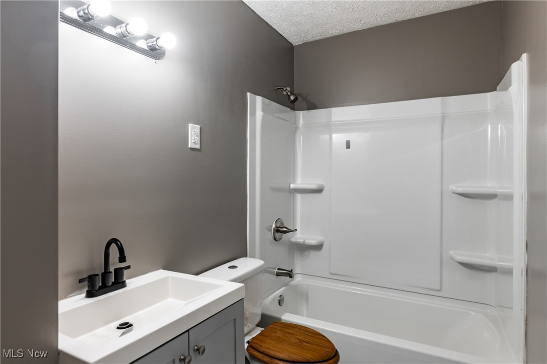 R R De Bussey Adn - Residential