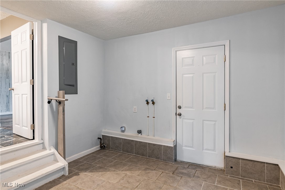 R R De Bussey Adn - Residential