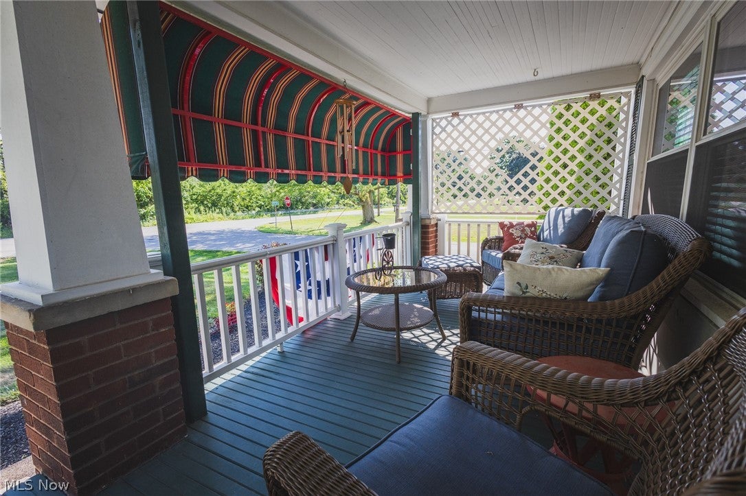 290 Cooper Foster Park Road W