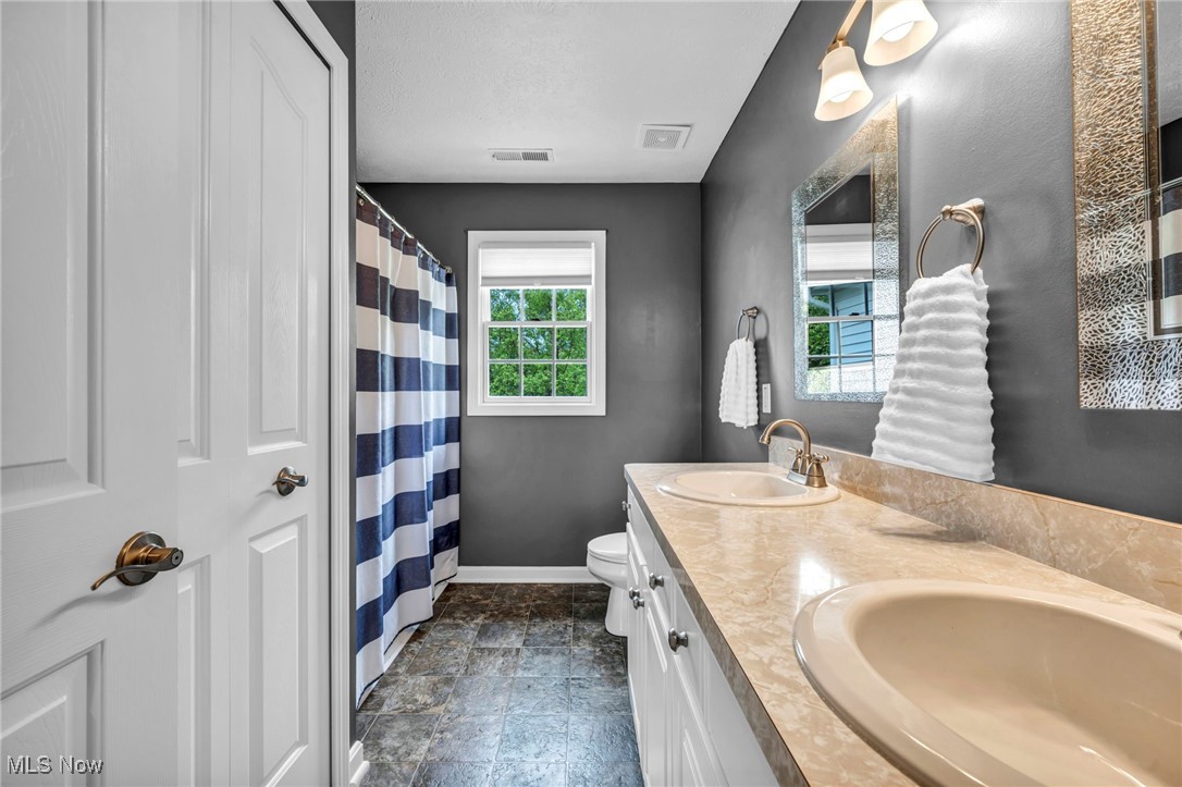 21634 Country Way, Strongsville, Ohio image 32