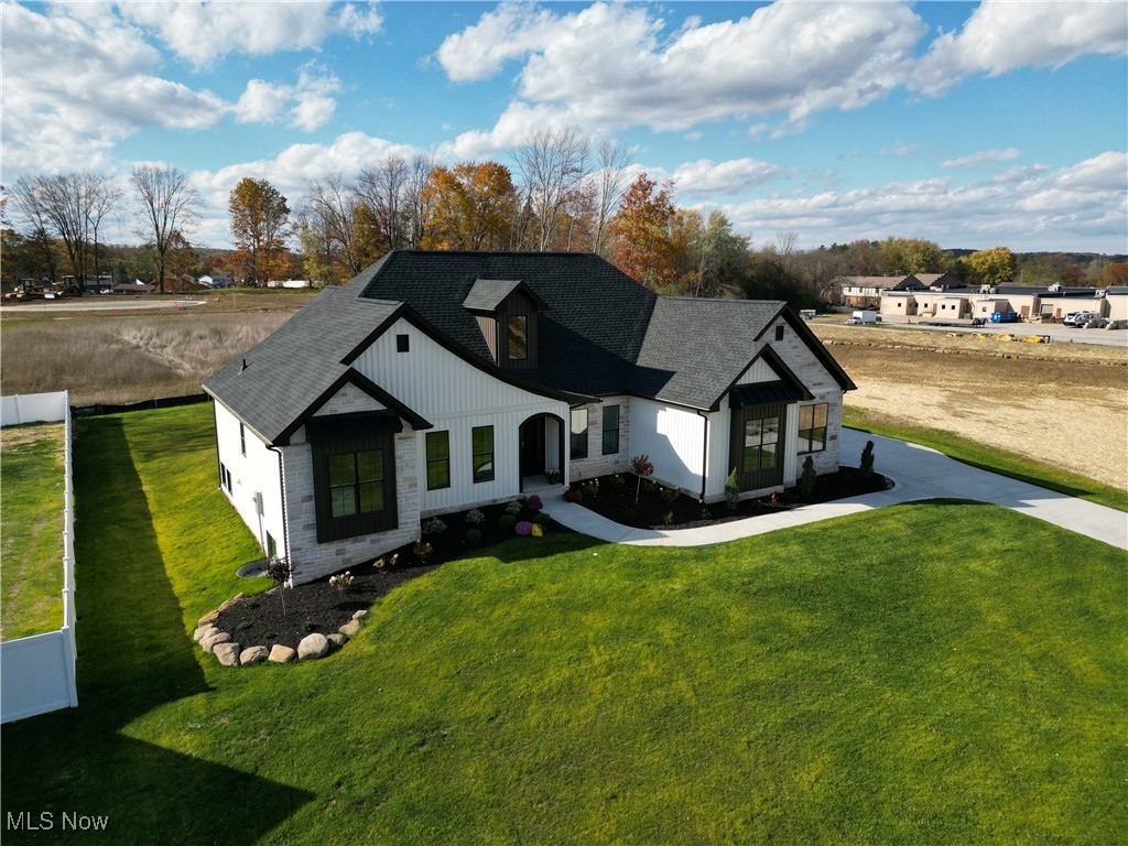 542 Lakewood Drive E