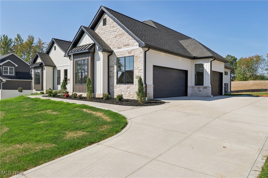 542 Lakewood Drive E