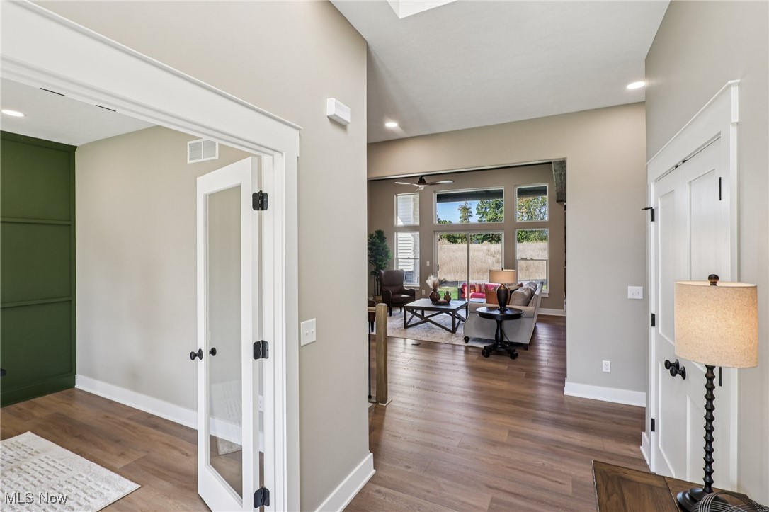 542 Lakewood Drive E