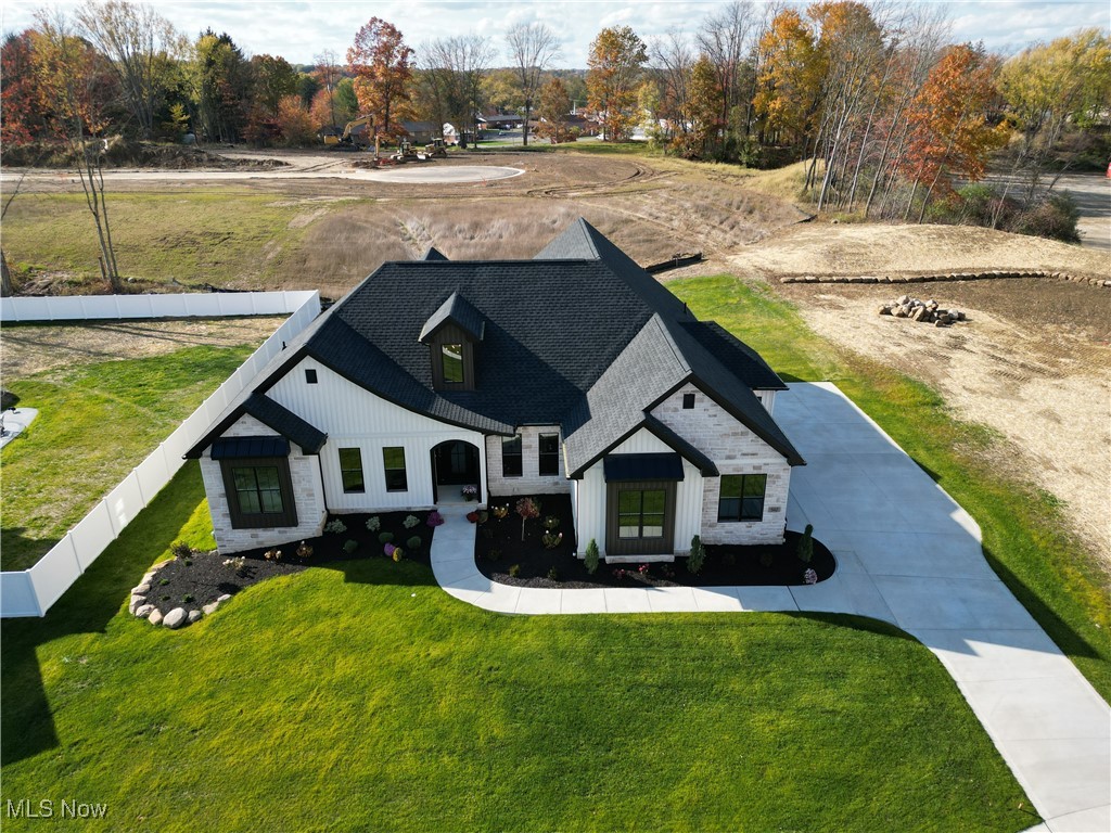 542 Lakewood Drive E