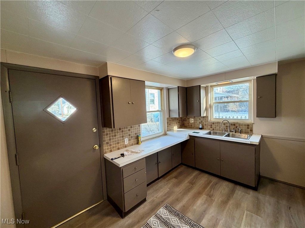 Photo of 34 W Lewis Street, Struthers, OH 44471 (MLS # 5177171)