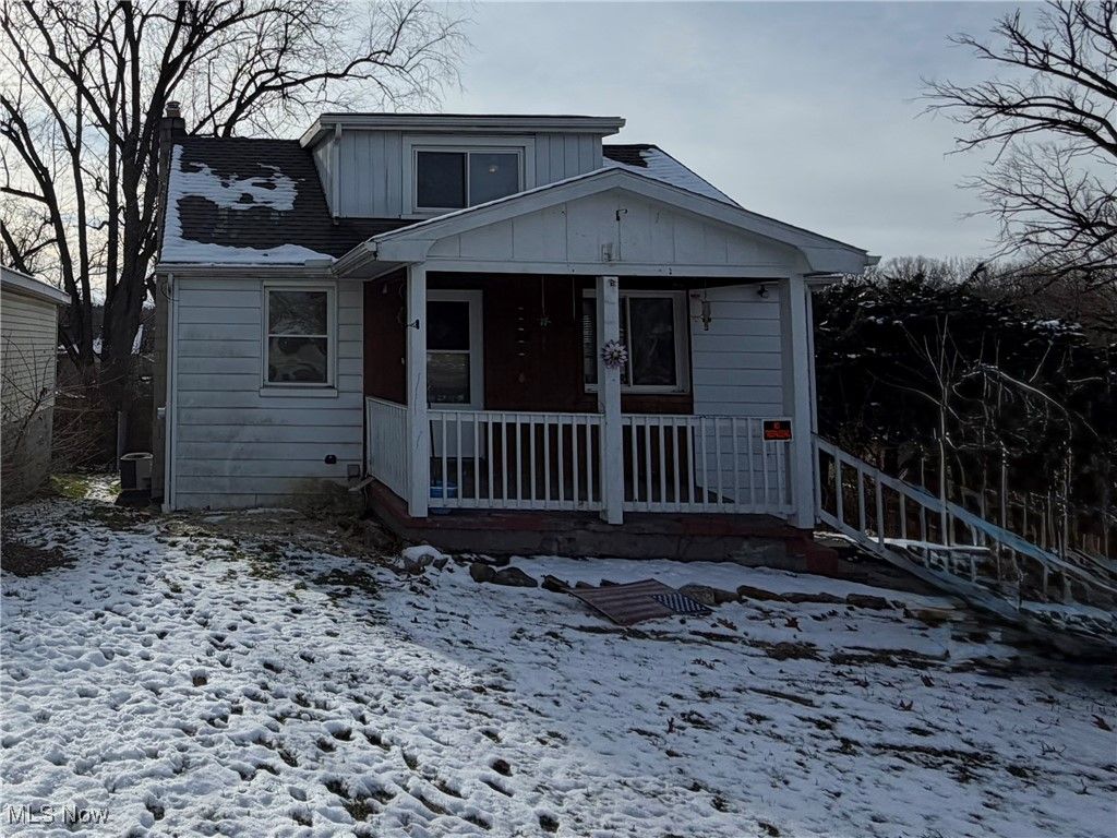 Photo of 34 W Lewis Street, Struthers, OH 44471 (MLS # 5177171)