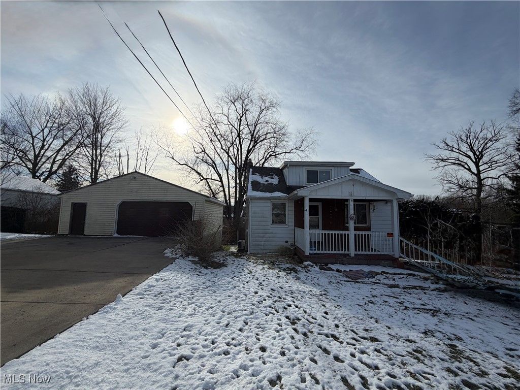 Photo of 34 W Lewis Street, Struthers, OH 44471 (MLS # 5177171)