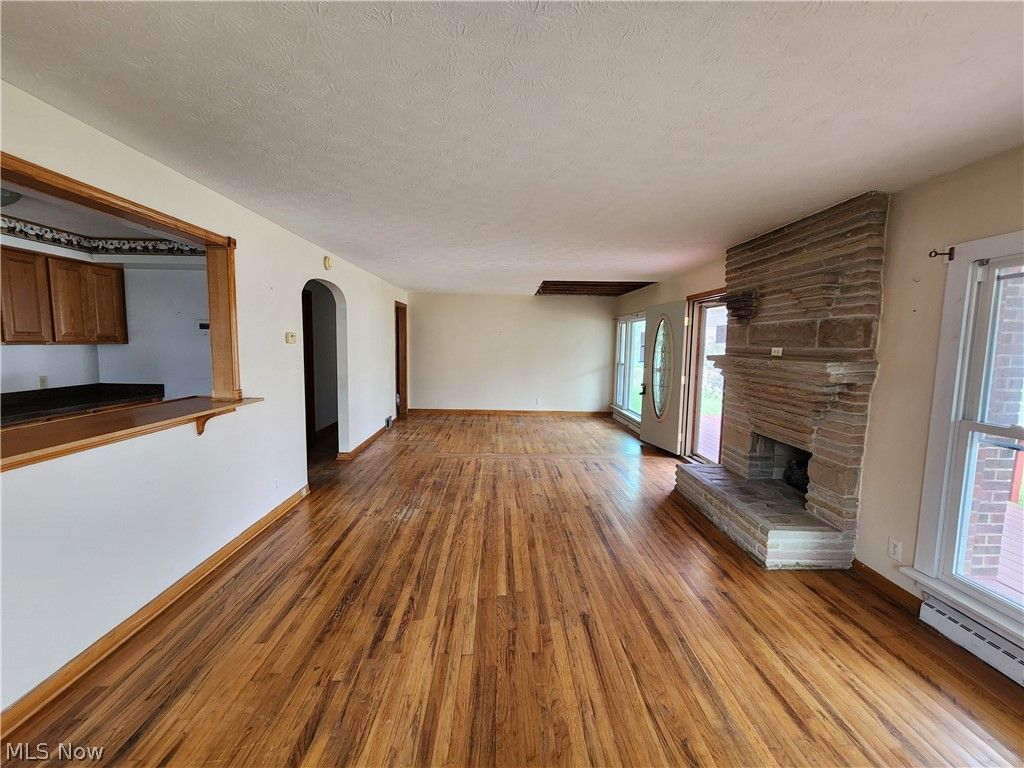 Photo of 429 Comstock Street NW, Warren, OH 44483 (MLS # 5206896)