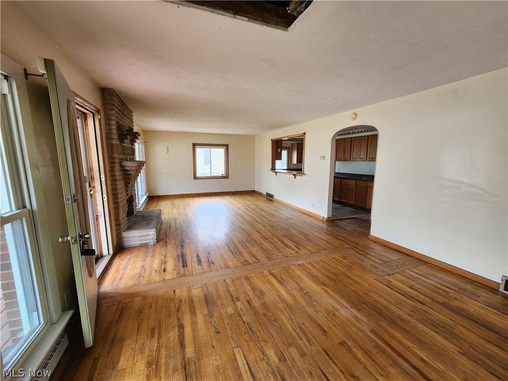 Photo of 429 Comstock Street NW, Warren, OH 44483 (MLS # 5206896)