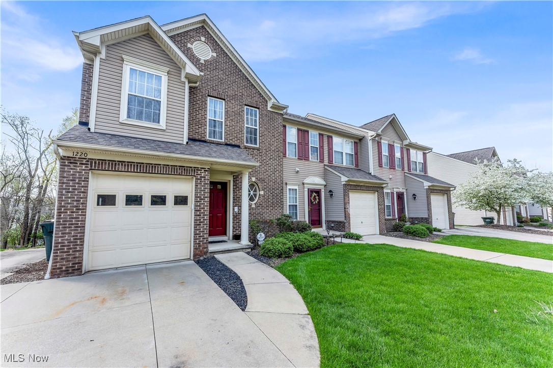 1220 Wellingshire Circle, Cuyahoga Falls, Ohio image 2