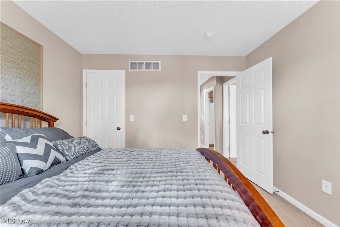1220 Wellingshire Circle, Cuyahoga Falls, Ohio image 32