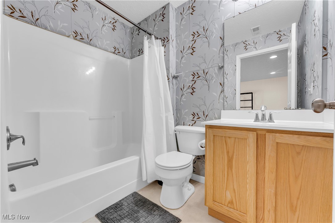 1220 Wellingshire Circle, Cuyahoga Falls, Ohio image 20