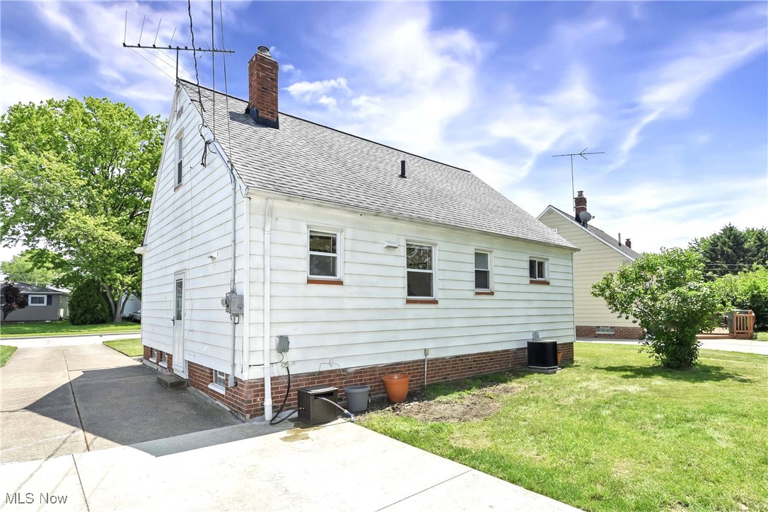 1660 Ridgeview Drive, Wickliffe, Ohio image 4