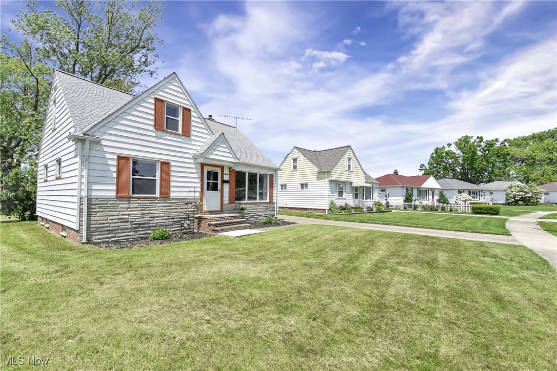 1660 Ridgeview Drive, Wickliffe, Ohio image 3