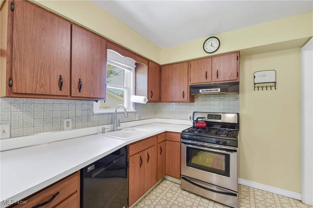 1660 Ridgeview Drive, Wickliffe, Ohio image 11