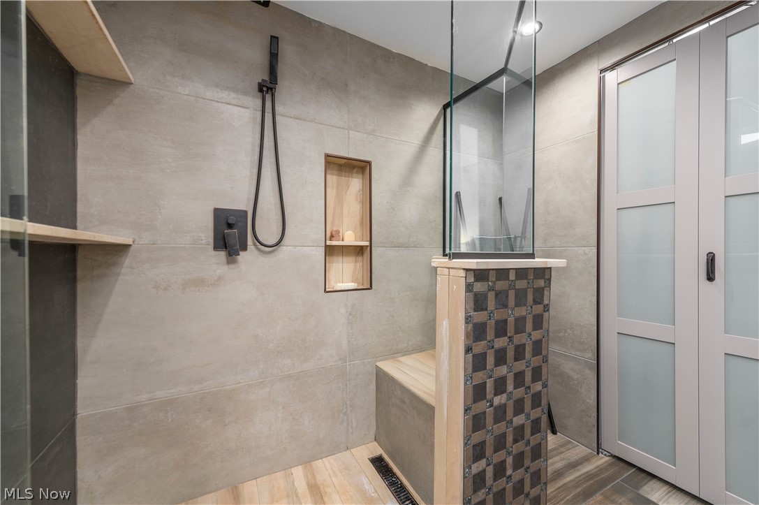 Meridian Condo - Residential