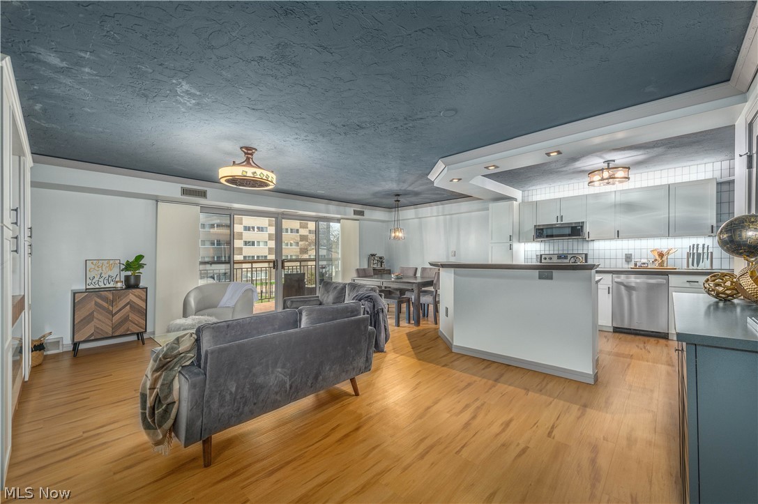 Meridian Condo - Residential