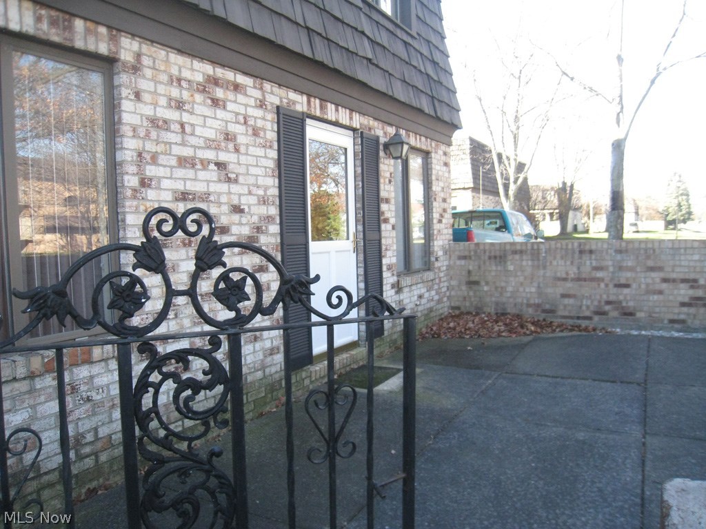 Pine Crest Condo - Residential