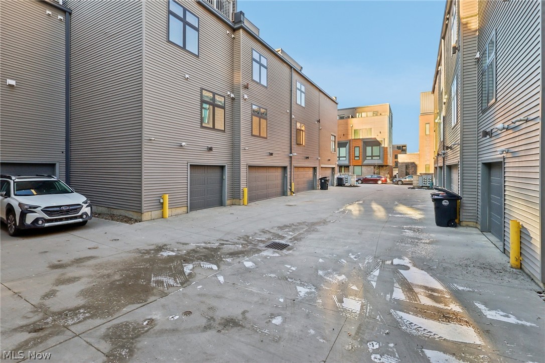 Sub Plat/The Ave District B - Residential Lease