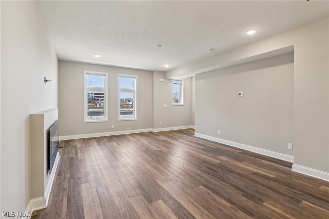 Sub Plat/The Ave District B - Residential Lease