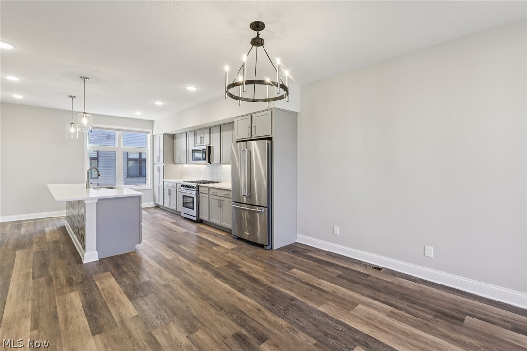 Sub Plat/The Ave District B - Residential Lease