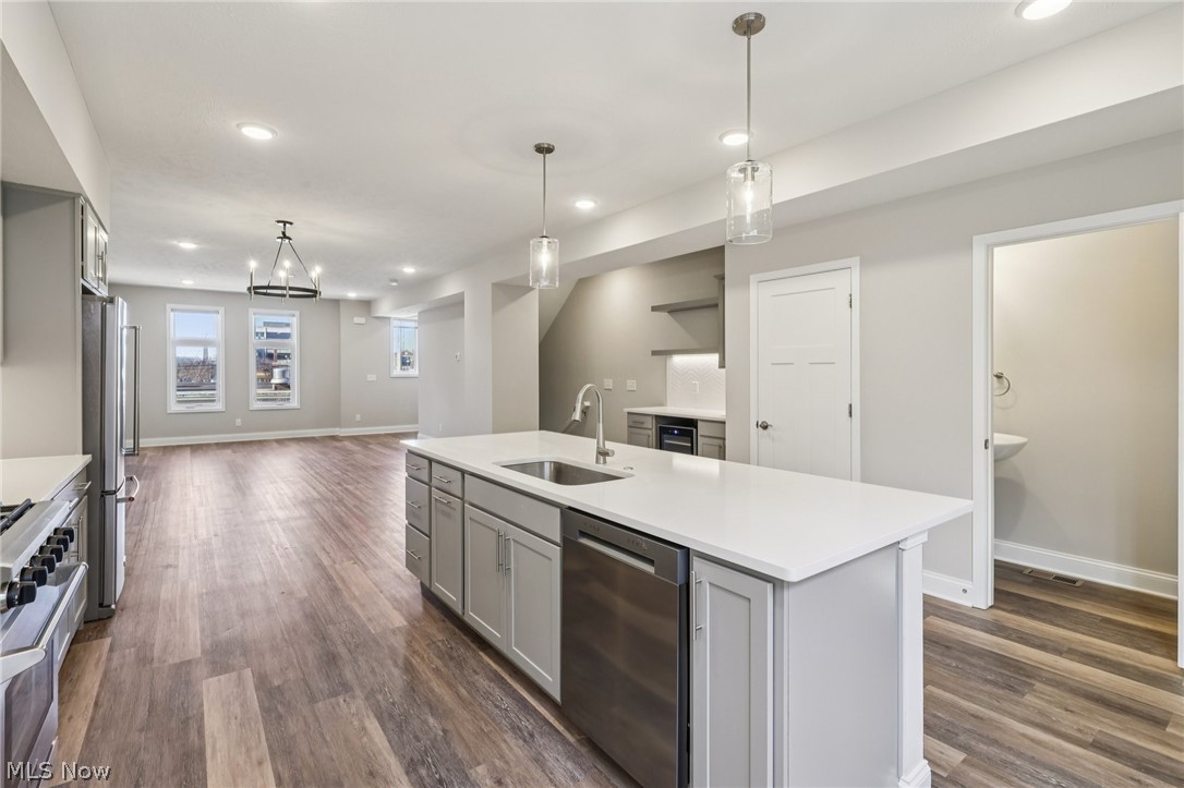 Sub Plat/The Ave District B - Residential Lease