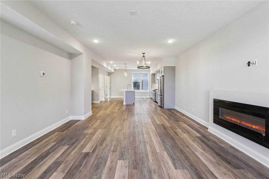 Sub Plat/The Ave District B - Residential Lease