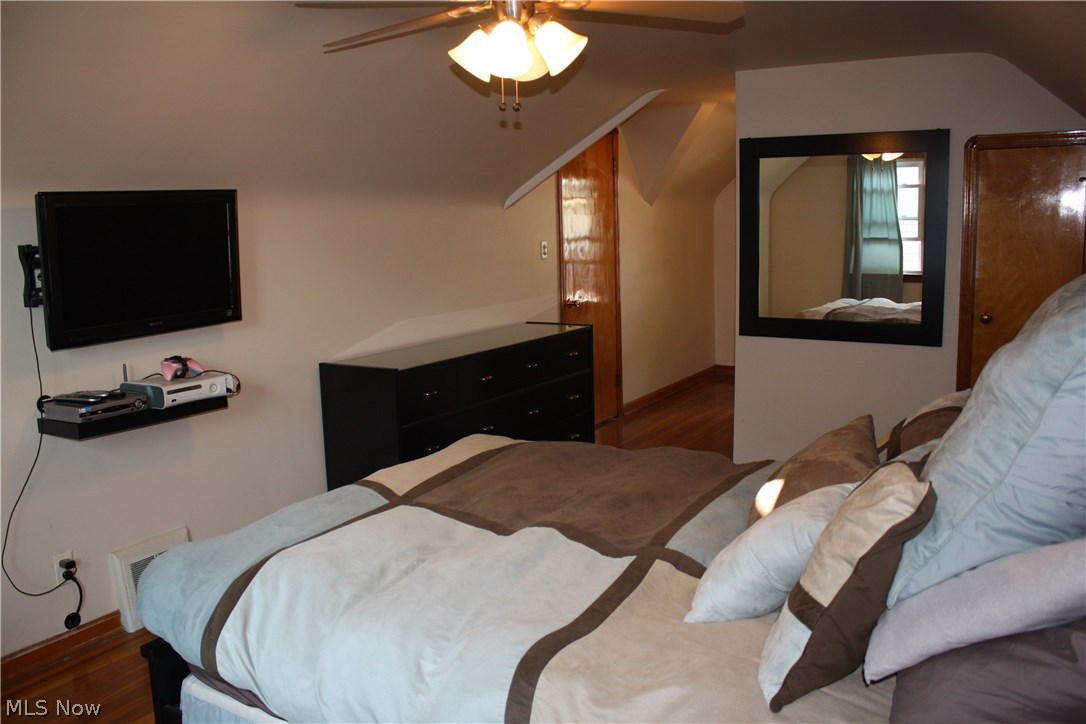 H A Stahl Properties Co's Ridg - Residential