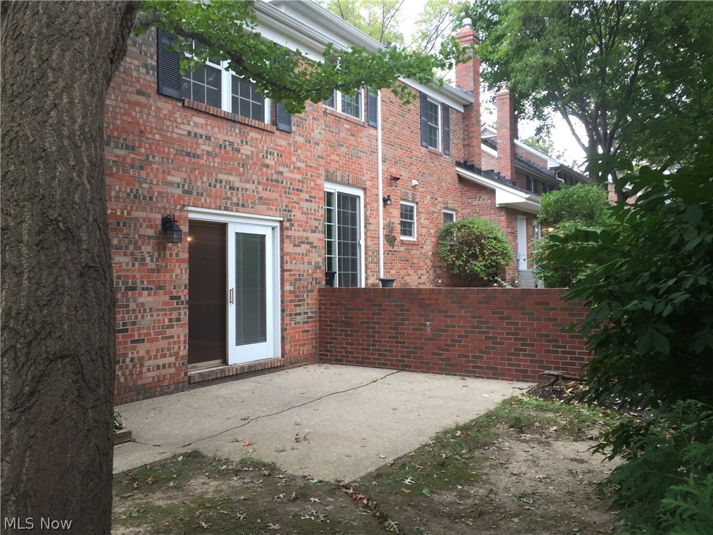 English Oaks Condo - Residential