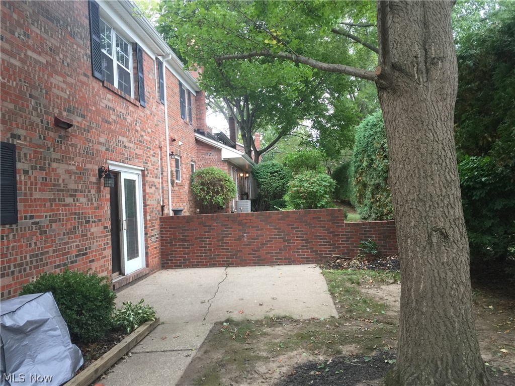 English Oaks Condo - Residential