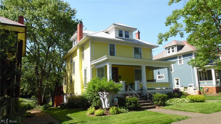 Downtown Marietta is where you will find this move-in ready 2-story Victorian home with an attic finished into the 4th bedroom. The rich oak woodwork and floors have been painstakingly refinished and adorn the foyer, living room and family room. The kitchen has beautiful and abundant cabinetry, hard surface counter tops and an island with marble top. Four bedrooms, two and half baths and a 2-car garage.