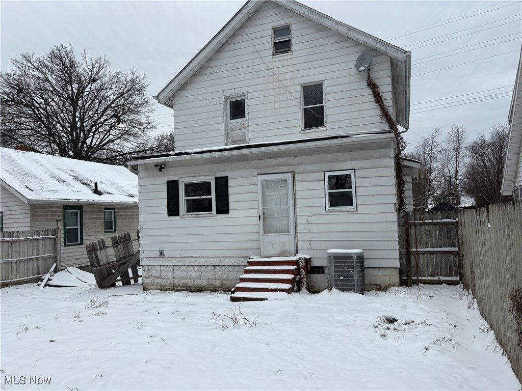 Photo of 586 Morgan Avenue, Akron, OH 44311 (MLS # 5182818)