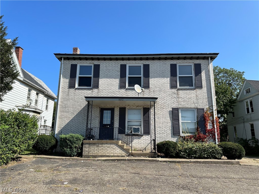 Great 4 unit investment property! Tenants are responsible for gas, electric, and cable/ internet. 3 of the 4 units are occupied, making a total of $1925 per month. Vacant Unit 2 can be listed between $700 and $765. Property has the possibility for total income to be between $2625 to $2690 monthly, and annually $31,500 to $32,280. All tenants are current on rent.
Unit 1, 2, and 3 have all been freshly updated within the past 3-24 months.
Unit shown will be vacant, Unit 2. Do not approach tenants.
Pictures of units are in the order of Unit 1, Unit 2, Unit 3, Unit 4. Unit 4 may not have pictures at time of original listing.
Unit 1 and 2 are upstairs:
Unit 1: $650 per month, 1 bed 1 bath, lease ends 2/28/2025
Unit 2: $700-$765 per month, 2 bed 1 bath, vacant
Unit 3 and 4 are ground level with basement access and private entrances:
Unit 3: $575 per month, 1 bed efficiency, lease ends 11/30/2024
Unit 4: $700 per month, 2 bed 1 bath, month-to-month lease