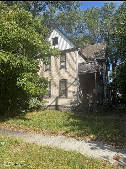 2221 E 76th Street Cleveland OH 44103