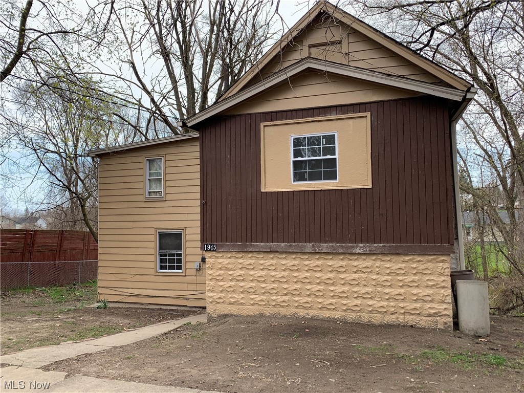 Investors, west side duplex, 2 bedrooms each, one unit has the basement, one long term tenant renting at $675(under market rent) and one unit able to fetch market rents between $725-750. Tenants pay all utilities. Come check this one out before it's gone.
