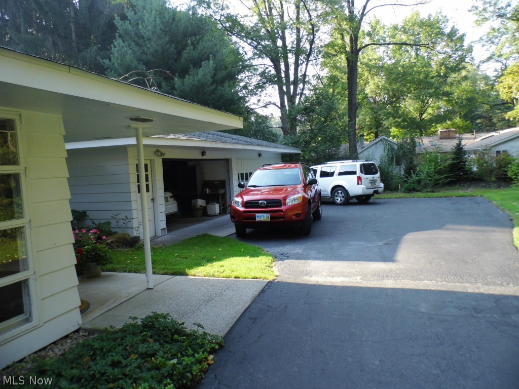 Twin Lakes near Golf course - Residential