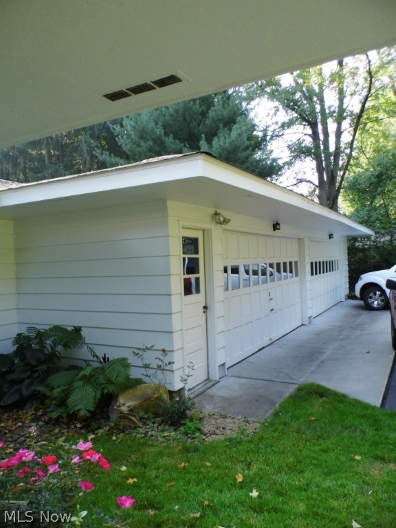 Twin Lakes near Golf course - Residential